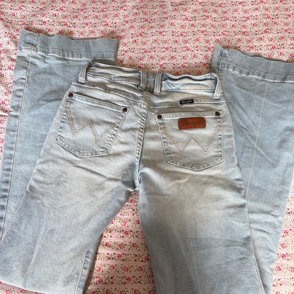 Sold on Depop 💵 : Wrangler Light Washed Low-rise flares